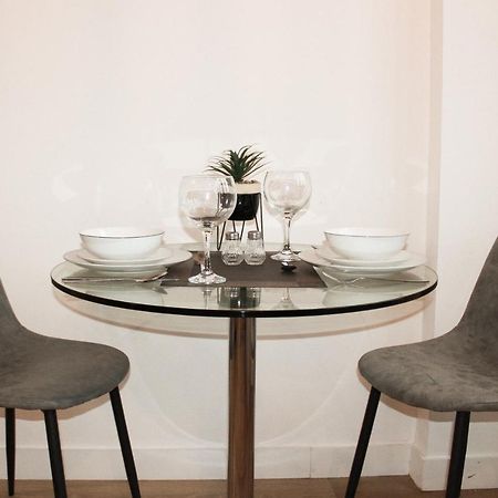 Modern Luxury Serviced Duplex Apartments By Repose- 150 Metro Court, West Bromwich Kültér fotó